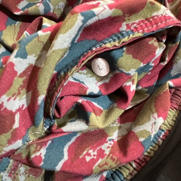 Lululemon T.H.E. Short multicam red size L, 11" inseam - Picture 3 of 3